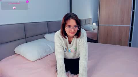 Kira online show from 10/20/25, 04:02