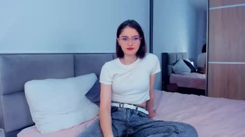 Kira online show from 10/28/25, 04:16