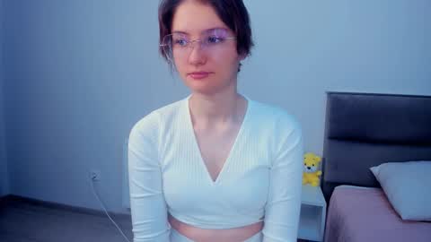 Kira online show from 11/11/25, 04:12