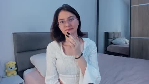 Kira online show from 11/17/25, 04:18