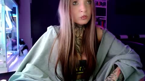Snapshot of inesdesire chatting on 02/23/25, 11:22 InesDesire online show from 02/23/25, 11:22