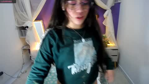 Snapshot of ingrid_casas chatting on 12/29/24, 10:36 Ingrid petite online show from 12/29/24, 10:36