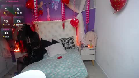 Snapshot of ingrid_casas chatting on 02/14/25, 11:42 Ingrid petite online show from 02/14/25, 11:42