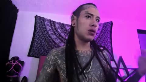 Snapshot of ink_u_buzz chatting on 12/26/24, 04:21 Dani online show from 12/26/24, 04:21