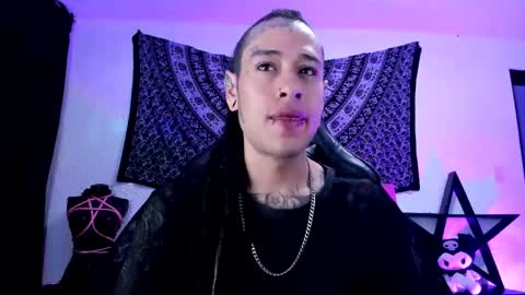 Snapshot of ink_u_buzz chatting on 01/01/25, 05:11 Dani online show from 01/01/25, 05:11