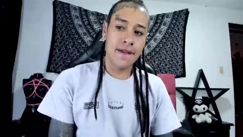 Snapshot of ink_u_buzz chatting on 01/01/25, 12:11 Dani online show from 01/01/25, 12:11