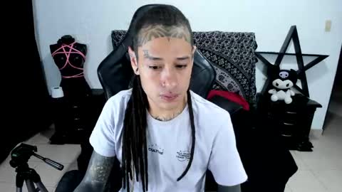 Snapshot of ink_u_buzz chatting on 01/02/25, 02:54 Dani online show from 01/02/25, 02:54