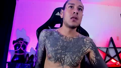 Snapshot of ink_u_buzz chatting on 01/08/25, 11:19 Dani online show from 01/08/25, 11:19