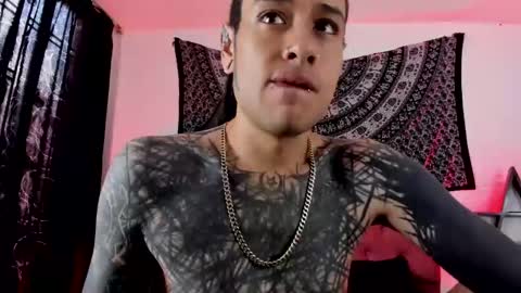 Snapshot of ink_u_buzz chatting on 01/19/25, 04:36 Dani online show from 01/19/25, 04:36