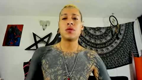 Snapshot of ink_u_buzz chatting on 10/02/25, 11:39 Dani online show from 10/02/25, 11:39