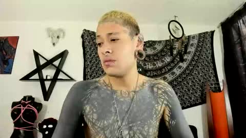 Snapshot of ink_u_buzz chatting on 10/05/25, 06:50 Dani online show from 10/05/25, 06:50