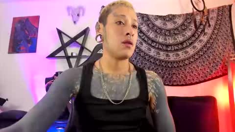 Snapshot of ink_u_buzz chatting on 10/19/25, 02:45 Dani online show from 10/19/25, 02:45