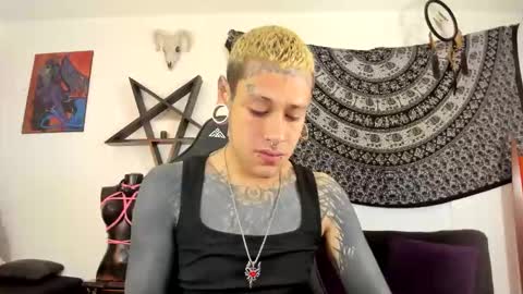 Snapshot of ink_u_buzz chatting on 10/19/25, 02:50 Dani online show from 10/19/25, 02:50