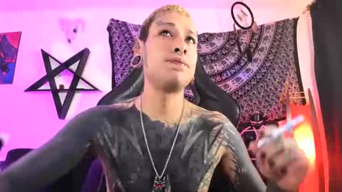 Snapshot of ink_u_buzz chatting on 10/28/25, 06:50 Dani online show from 10/28/25, 06:50