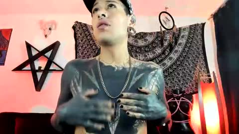 Snapshot of ink_u_buzz chatting on 11/05/25, 10:54 Dani online show from 11/05/25, 10:54