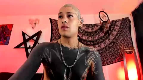 Snapshot of ink_u_buzz chatting on 11/10/25, 04:55 Dani online show from 11/10/25, 04:55