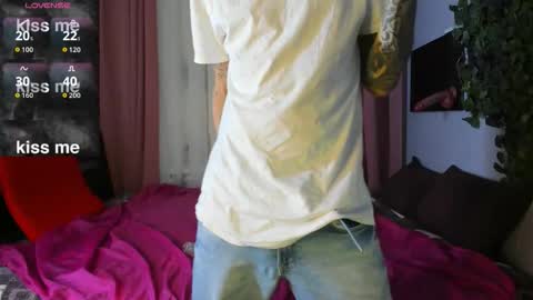 Snapshot of inkedjamesx chatting on 09/14/25, 04:22 James online show from 09/14/25, 04:22