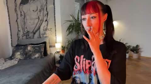 Snapshot of inkedvvitch chatting on 10/15/25, 01:22 Xenia online show from 10/15/25, 01:22