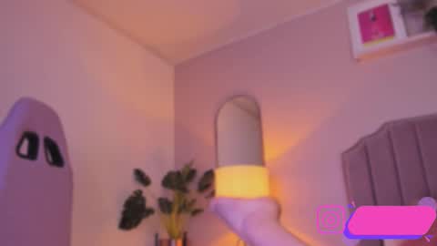 Snapshot of innana_babe chatting on 02/24/25, 07:33 Innana  online show from 02/24/25, 07:33