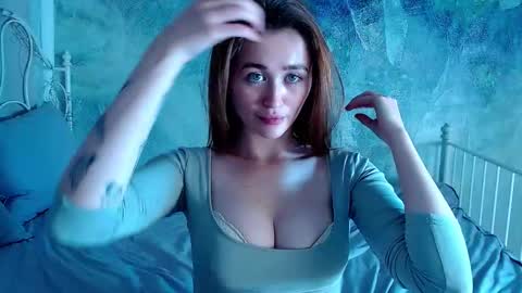 Lina online show from 10/15/25, 01:33