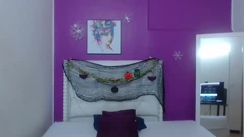 innocent_sexybaby online show from 10/31/25, 09:27