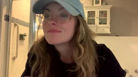 Snapshot of intothewoodswego chatting on 10/02/25, 05:31 IntoTheWoodsWeGo online show from 10/02/25, 05:31