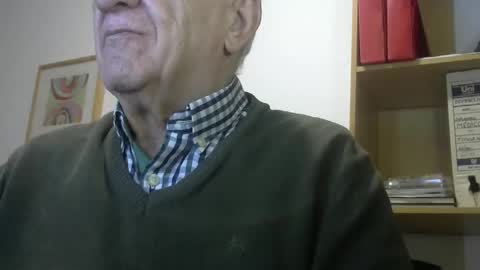 Snapshot of investigator310 chatting on 12/21/24, 11:02 investigator310 online show from 12/21/24, 11:02