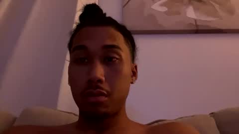 Snapshot of inyabitcch chatting on 02/11/25, 11:32 Raxton online show from 02/11/25, 11:32