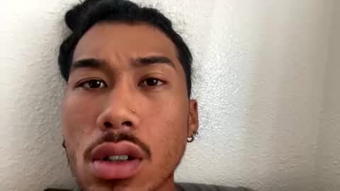 Snapshot of inyabitcch chatting on 11/22/25, 10:09 Raxton online show from 11/22/25, 10:09