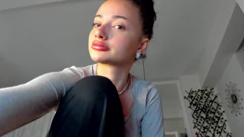 Snapshot of irenevon chatting on 12/08/24, 03:53 Ir s room online show from 12/08/24, 03:53