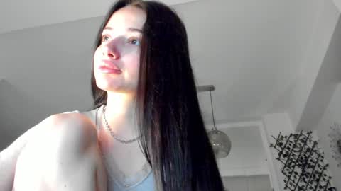 Snapshot of irenevon chatting on 01/19/25, 05:15 Ir s room online show from 01/19/25, 05:15