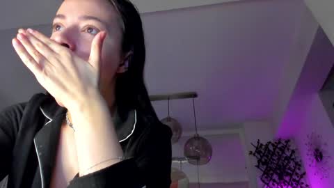 Snapshot of irenevon chatting on 02/03/25, 05:18 Ir s room online show from 02/03/25, 05:18