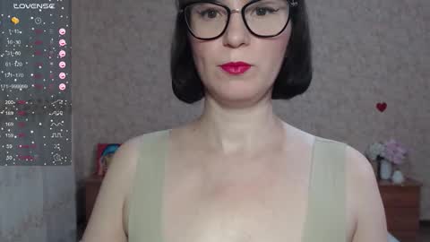 Snapshot of irenlarasani chatting on 09/17/25, 06:04 IrenLarasani online show from 09/17/25, 06:04