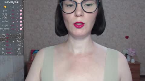 Snapshot of irenlarasani chatting on 09/20/25, 12:28 IrenLarasani online show from 09/20/25, 12:28