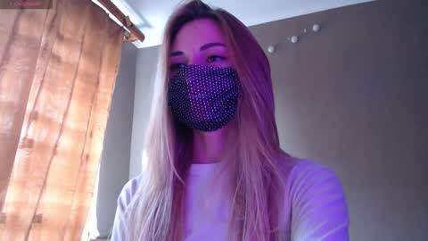 Snapshot of iris_lave chatting on 09/10/25, 02:28 Lily online show from 09/10/25, 02:28