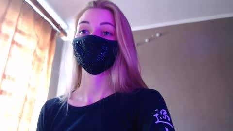 Snapshot of iris_lave chatting on 09/19/25, 11:55 Lily online show from 09/19/25, 11:55