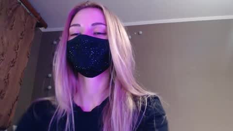 Snapshot of iris_lave chatting on 09/27/25, 04:01 Lily online show from 09/27/25, 04:01