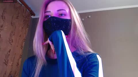 Snapshot of iris_lave chatting on 09/28/25, 03:50 Lily online show from 09/28/25, 03:50