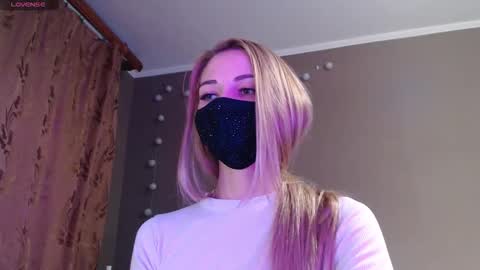 Snapshot of iris_lave chatting on 09/29/25, 03:50 Lily online show from 09/29/25, 03:50