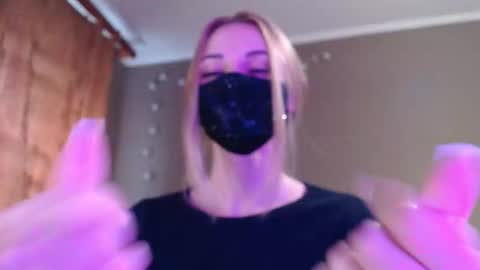 Snapshot of iris_lave chatting on 10/01/25, 03:07 Lily online show from 10/01/25, 03:07