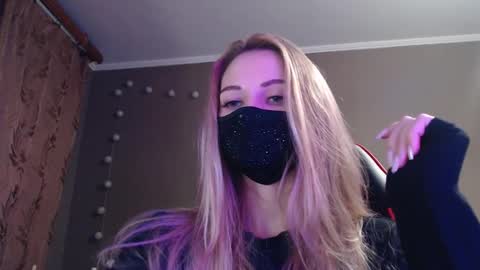 Snapshot of iris_lave chatting on 10/14/25, 03:24 Lily online show from 10/14/25, 03:24