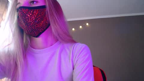 Snapshot of iris_lave chatting on 10/15/25, 11:54 Lily online show from 10/15/25, 11:54