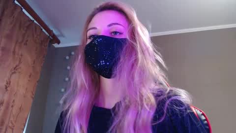 Snapshot of iris_lave chatting on 10/18/25, 02:51 Lily online show from 10/18/25, 02:51