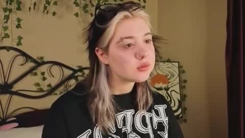 Snapshot of irissocute chatting on 10/29/25, 07:54 I am Cutie Iris3 online show from 10/29/25, 07:54