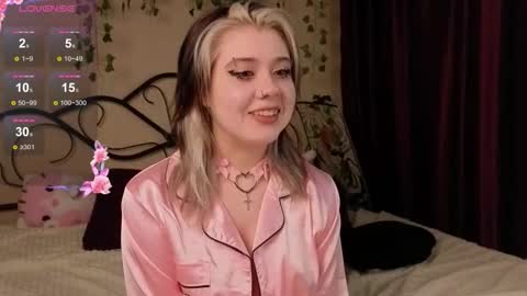 Snapshot of irissocute chatting on 11/10/25, 07:40 I am Cutie Iris3 online show from 11/10/25, 07:40