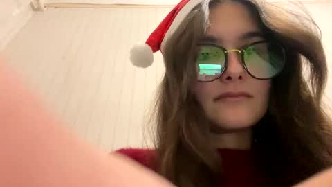 Snapshot of irisss31 chatting on 12/14/24, 05:03 irisss31 online show from 12/14/24, 05:03