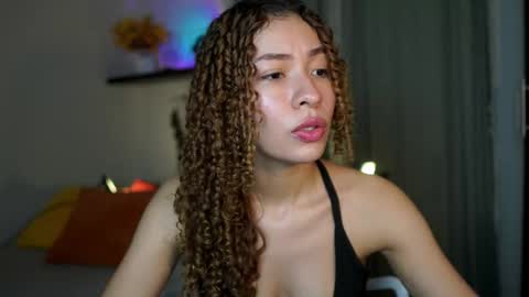 Snapshot of isa_____ chatting on 11/08/25, 11:25 isa_____ online show from 11/08/25, 11:25