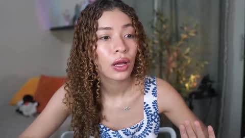 Snapshot of isa_____ chatting on 11/16/25, 08:03 isa_____ online show from 11/16/25, 08:03