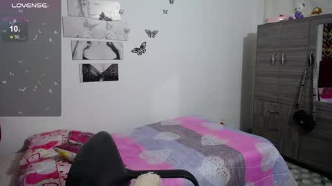 Snapshot of isa_bella___ chatting on 02/13/25, 11:58 Isa online show from 02/13/25, 11:58