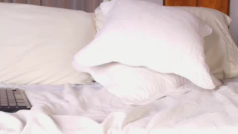 Isa online show from 10/21/25, 12:22